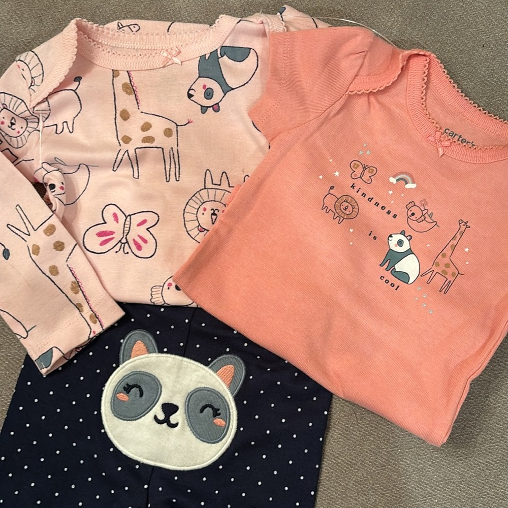 NWT!🐼CARTERS THREE PIECE BABY GIRL 6 MONTHS ONSIE AND LEGGING SET